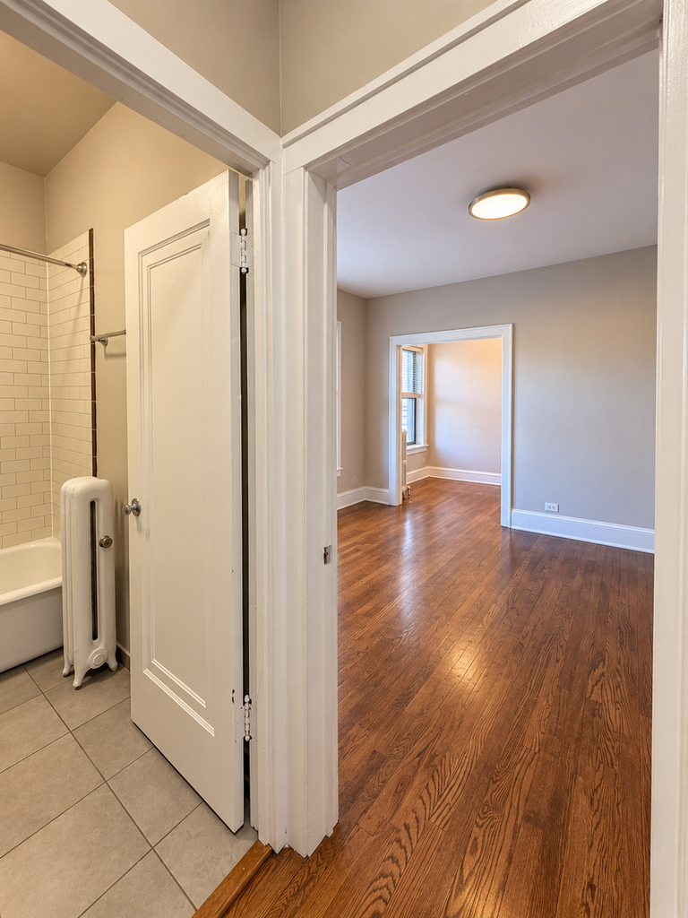 823 W Buena Avenue - Photo 11