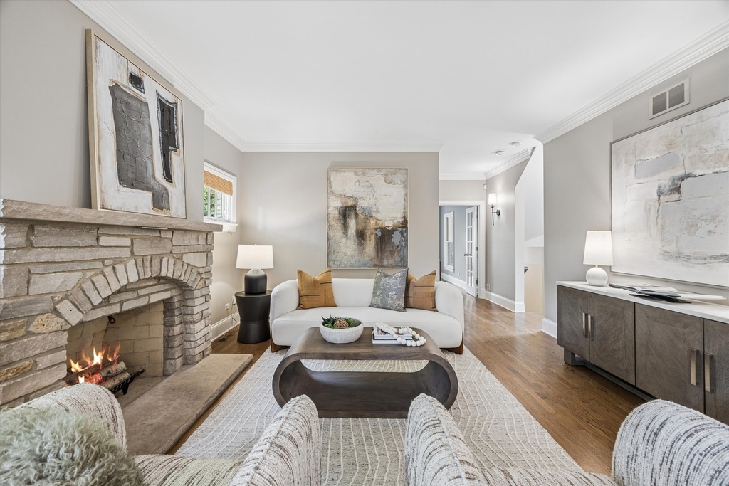 360 N Oak Street - Photo 2