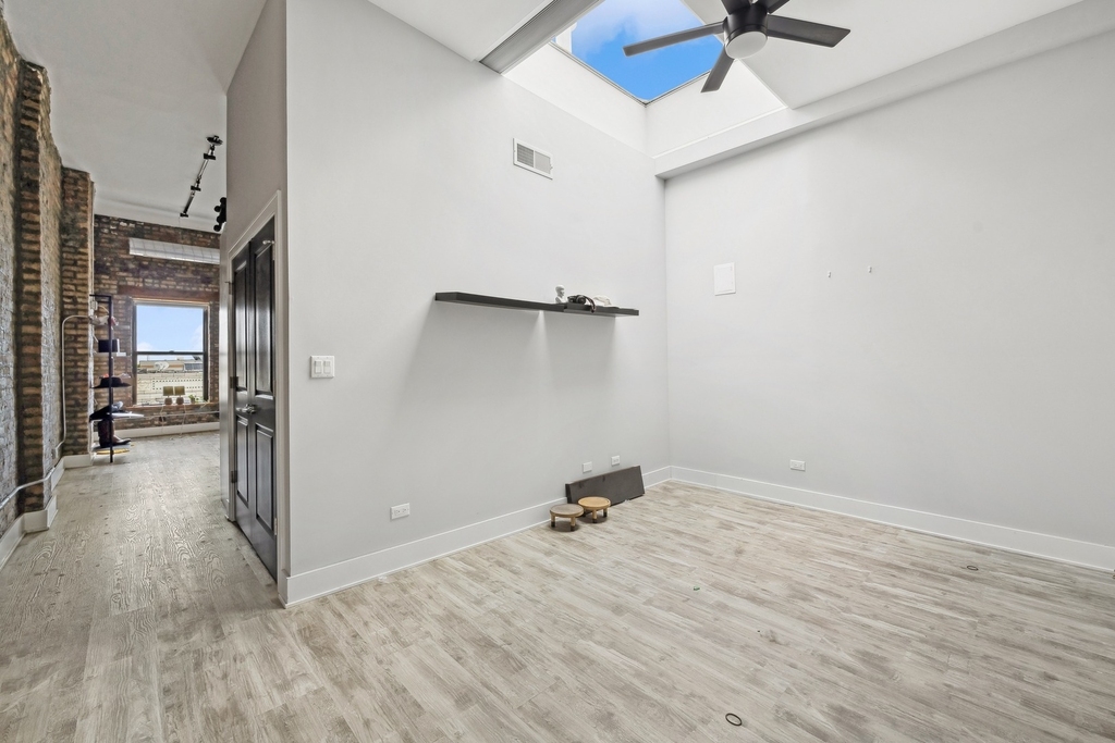 1572 N Milwaukee Avenue - Photo 10