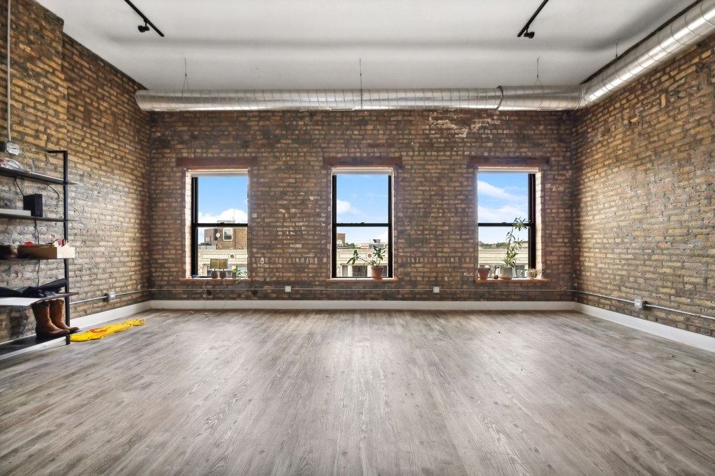 1572 N Milwaukee Avenue - Photo 4