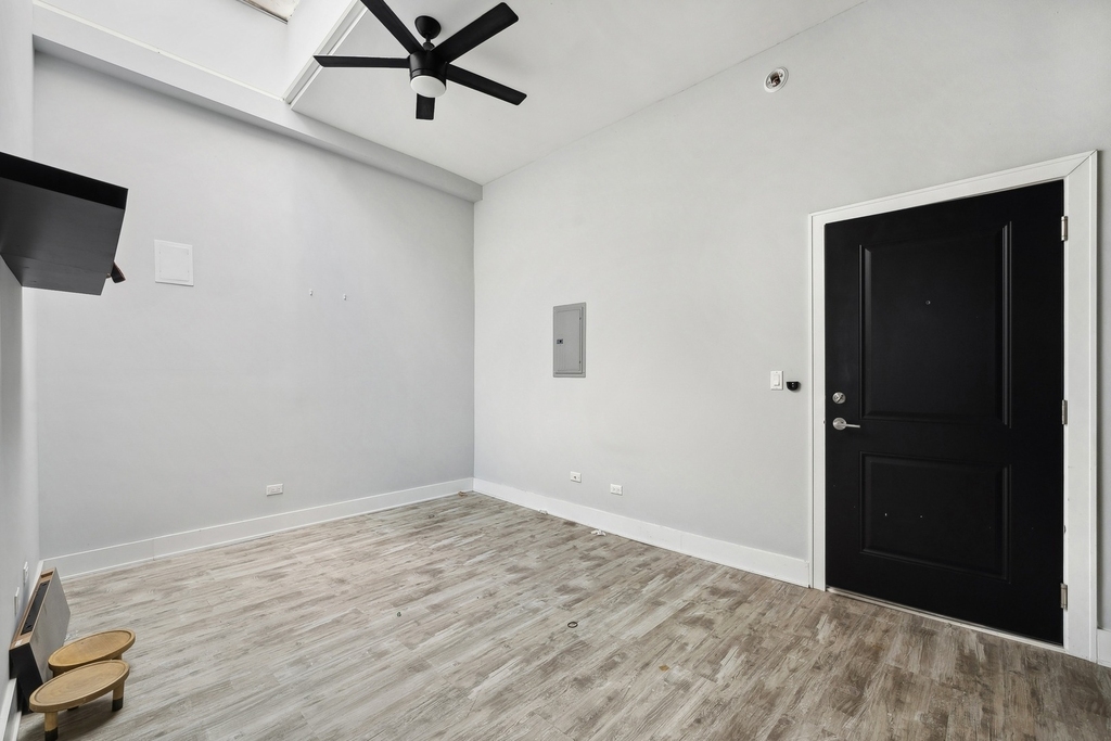 1572 N Milwaukee Avenue - Photo 9