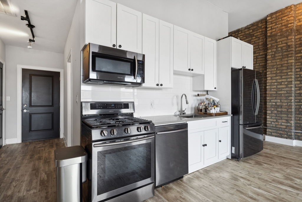 1572 N Milwaukee Avenue - Photo 6