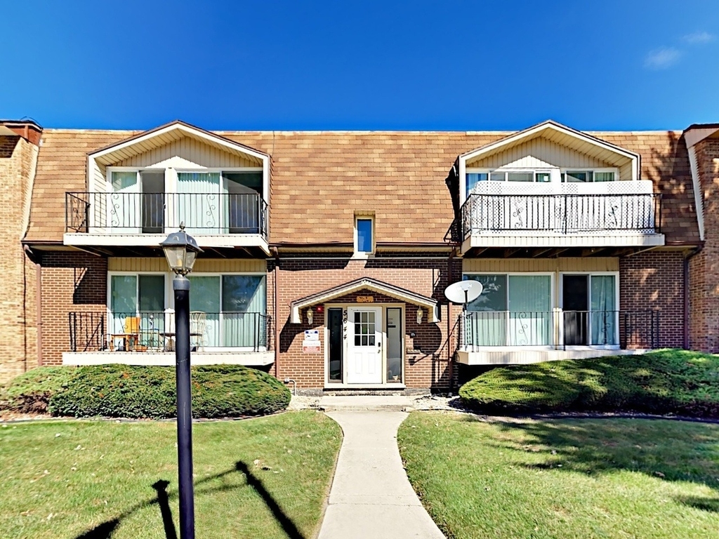 5644 W 105th Street - Photo 0