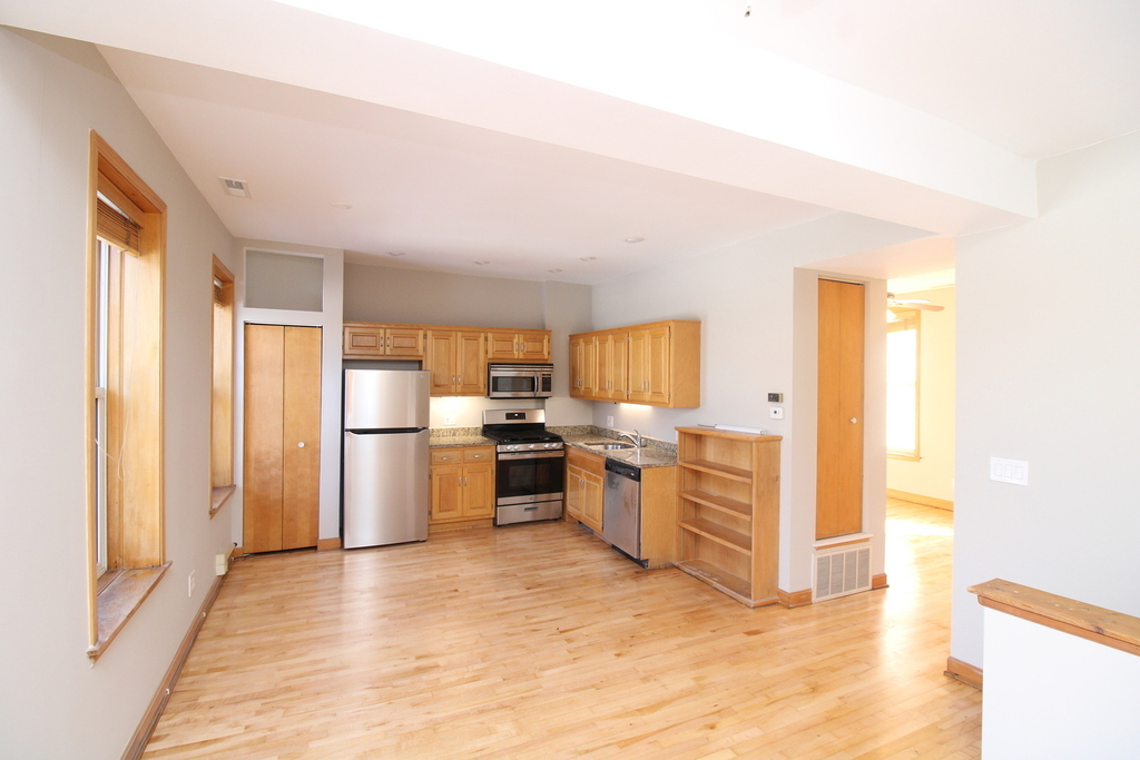 1852 W Thomas Street - Photo 2