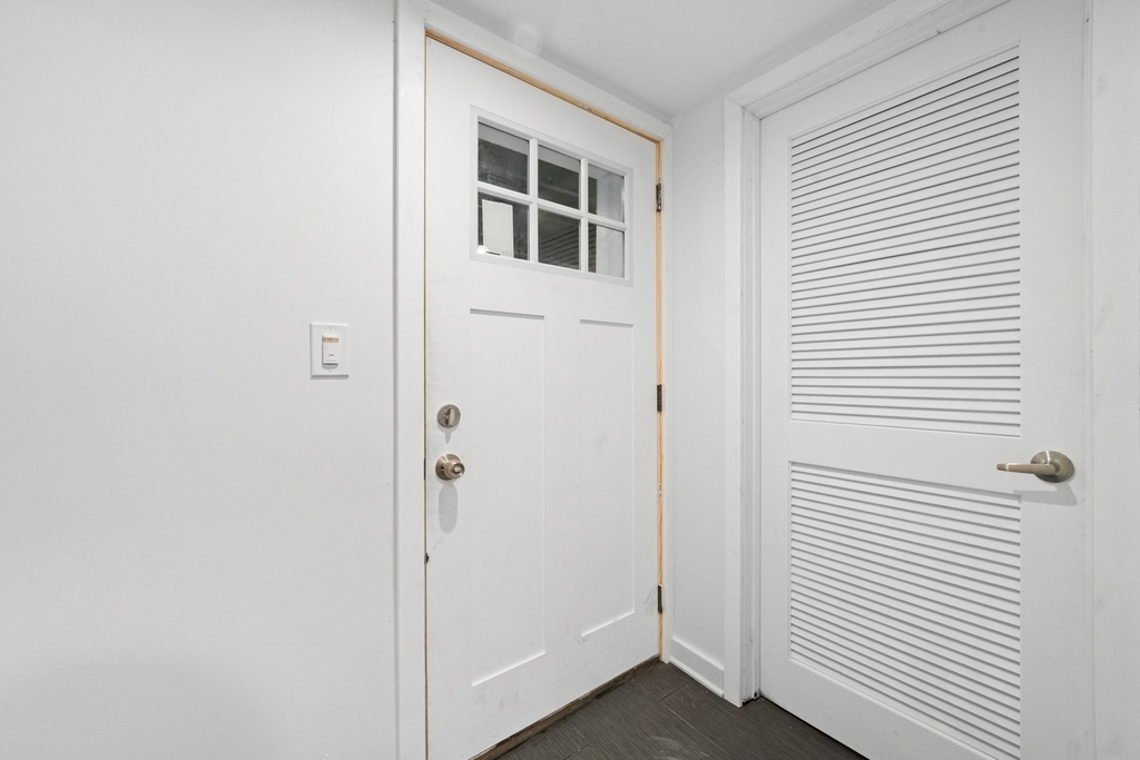 2737 W Lunt Avenue - Photo 11