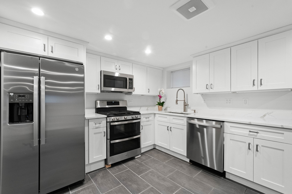 2737 W Lunt Avenue - Photo 5