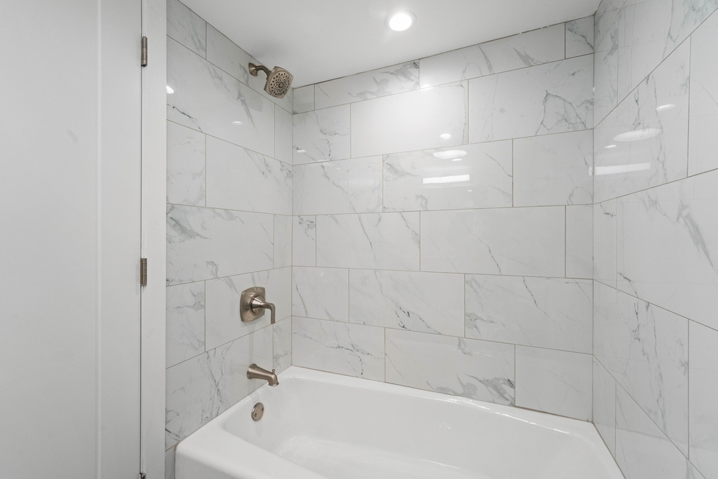 2737 W Lunt Avenue - Photo 16
