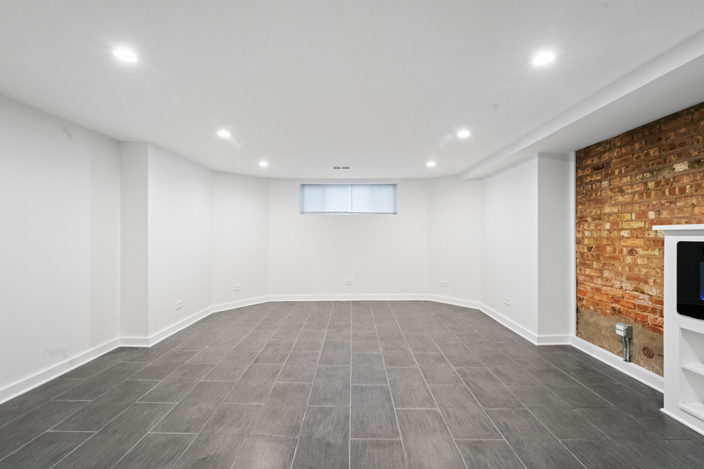 2737 W Lunt Avenue - Photo 22