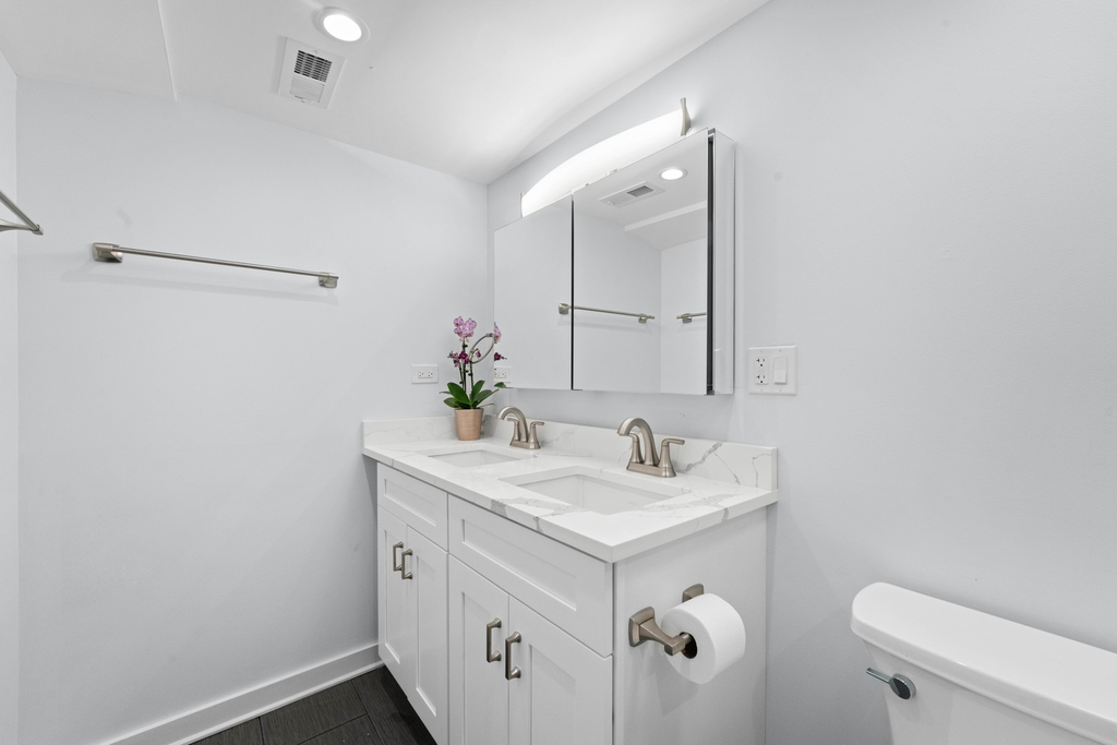 2737 W Lunt Avenue - Photo 9
