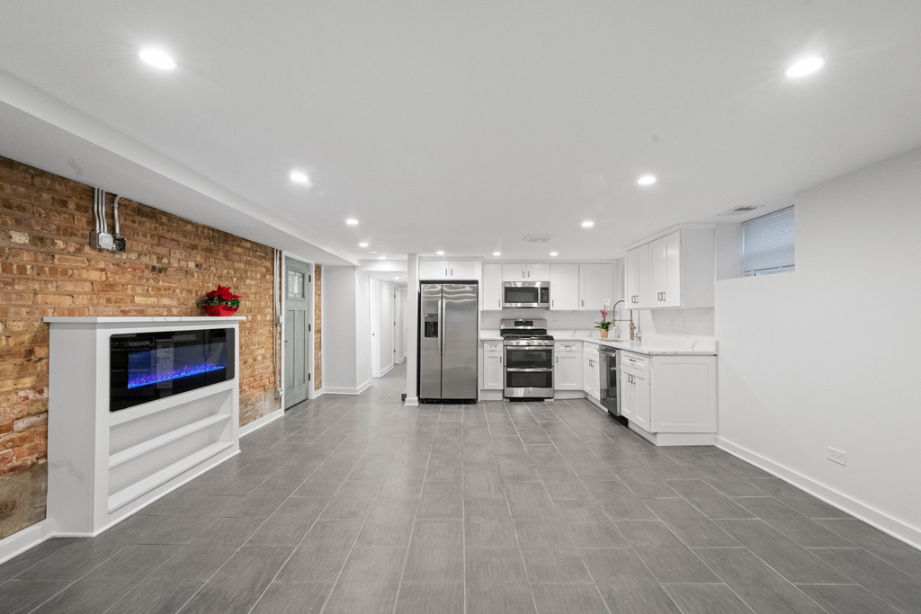 2737 W Lunt Avenue - Photo 2