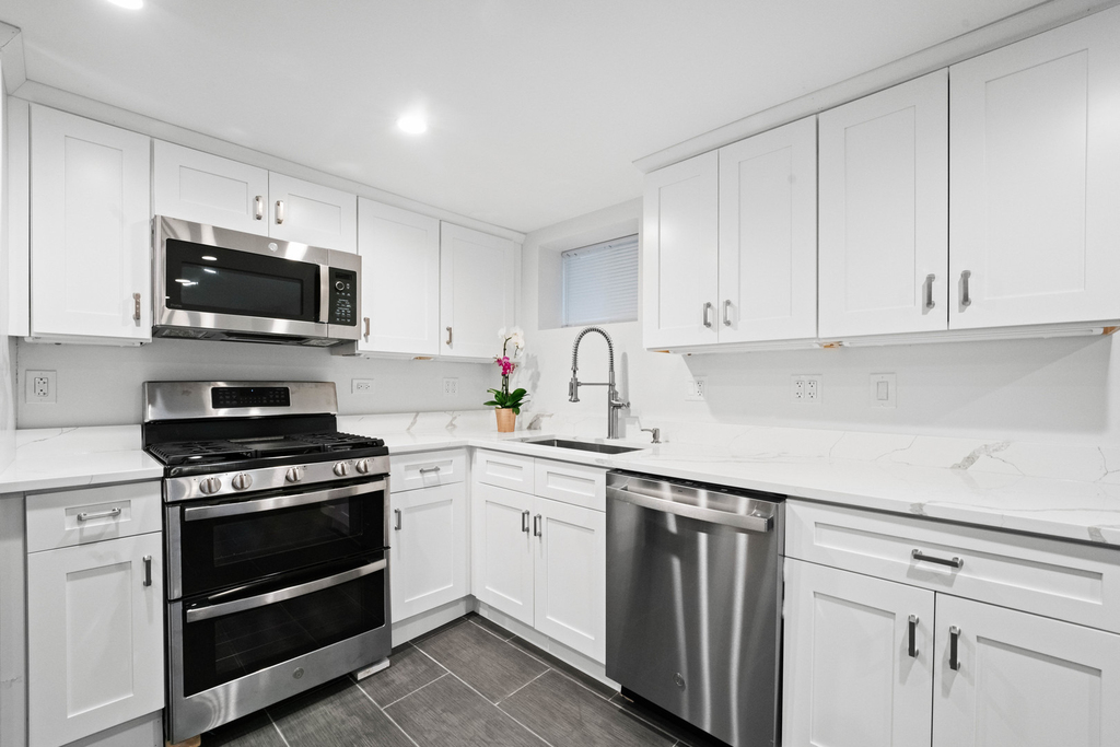 2737 W Lunt Avenue - Photo 6
