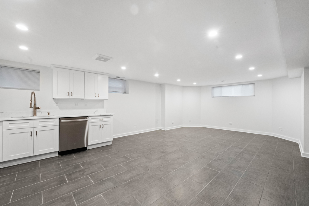 2737 W Lunt Avenue - Photo 24