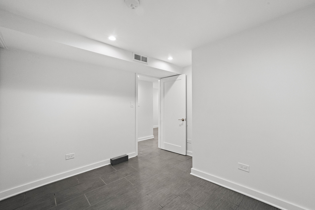 2737 W Lunt Avenue - Photo 14