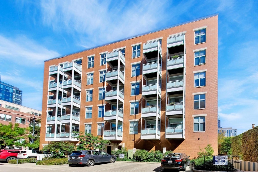 939 W Madison Street - Photo 1