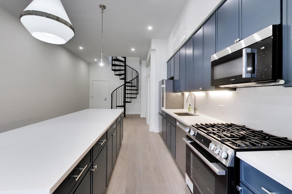 939 W Madison Street - Photo 11