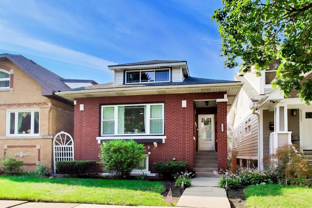 6217 W Grace Street - Photo 0