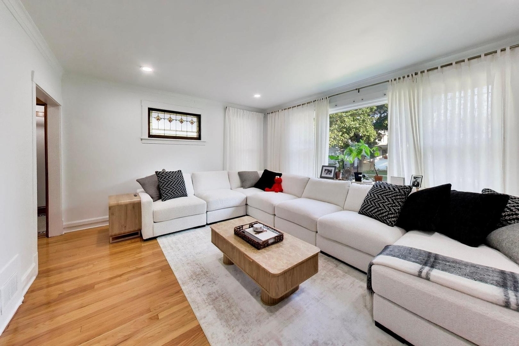 6217 W Grace Street - Photo 4