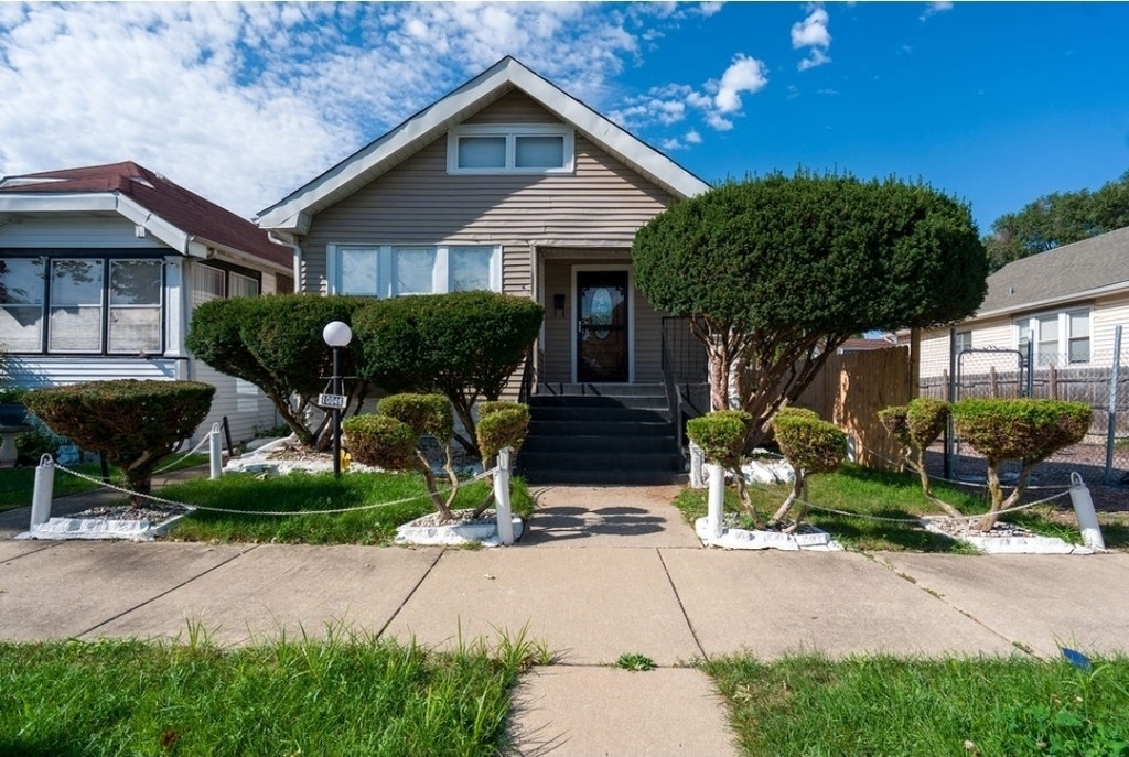 10046 S Perry Avenue - Photo 0