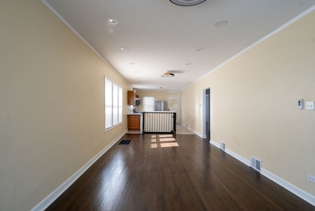 10046 S Perry Avenue - Photo 1