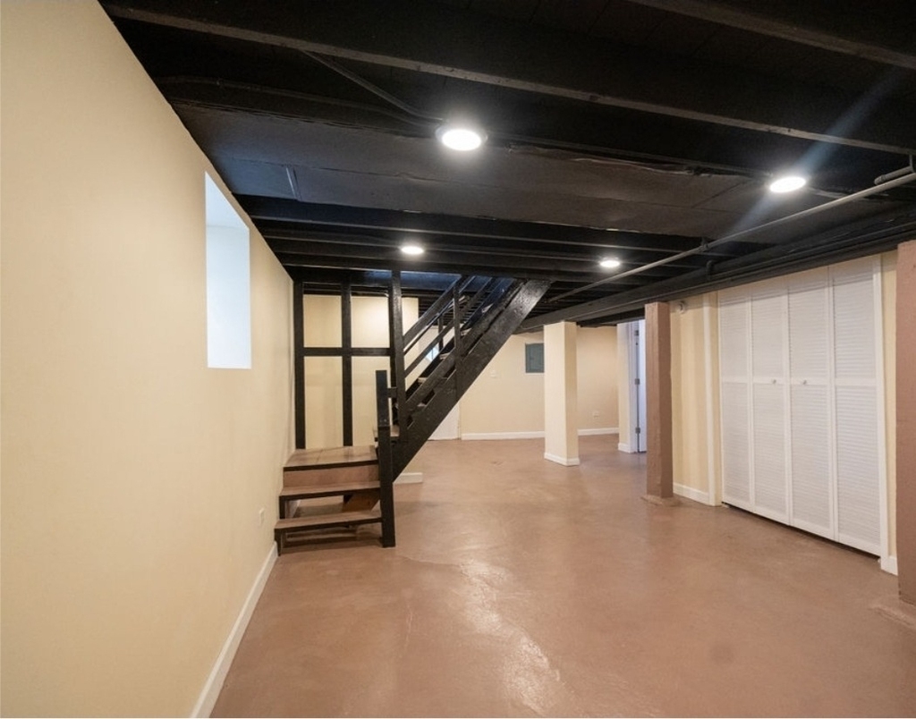 10046 S Perry Avenue - Photo 17