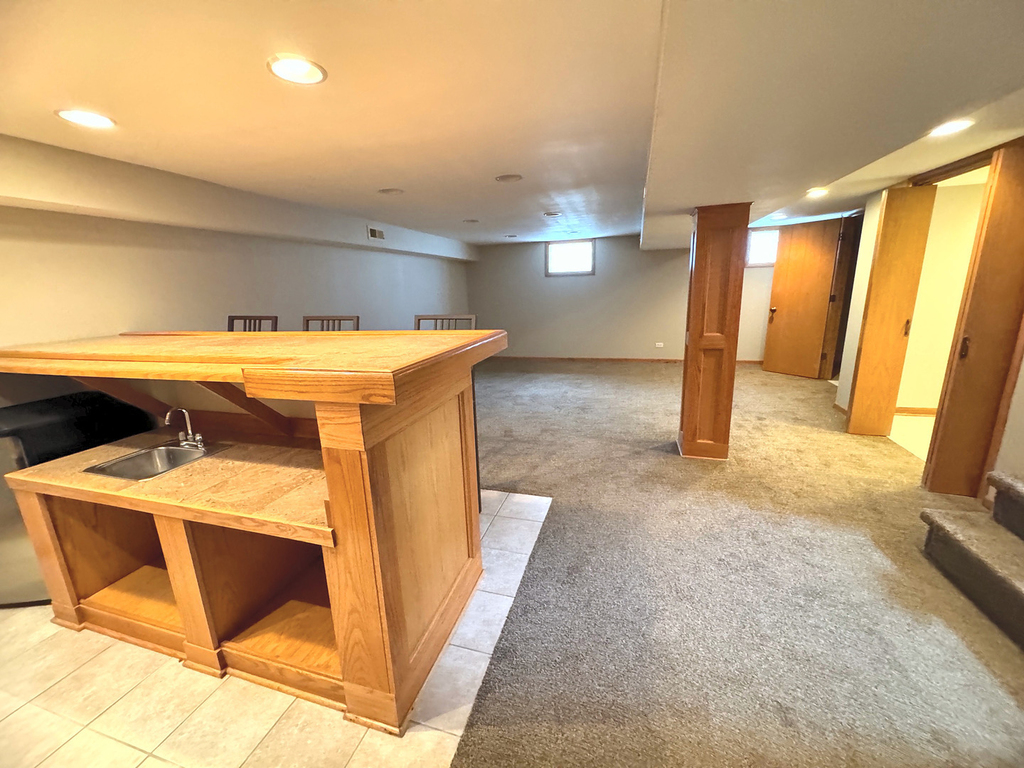 690 N Michigan Street - Photo 11