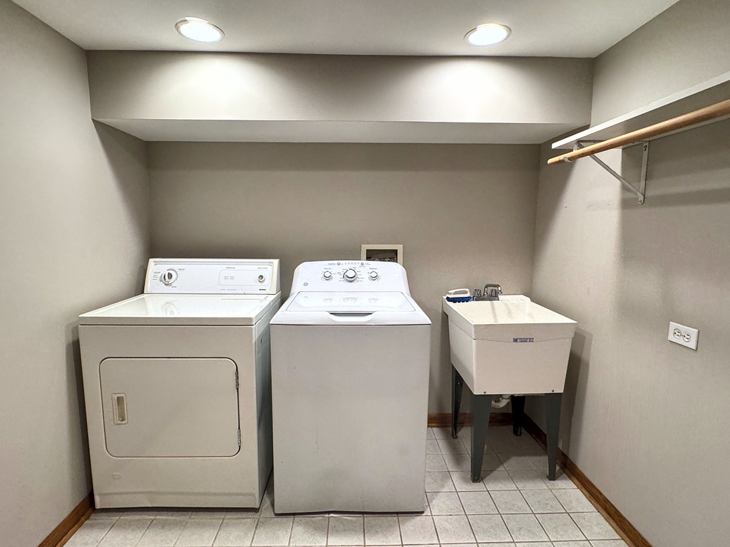 690 N Michigan Street - Photo 12