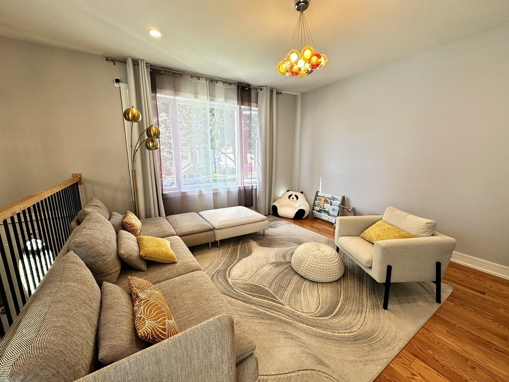 2839 N Rutherford Avenue - Photo 3