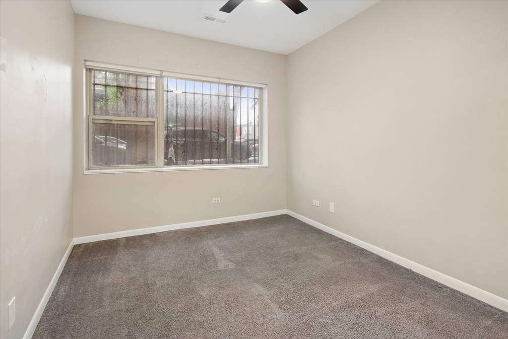 3923 W Ainslie Street - Photo 16