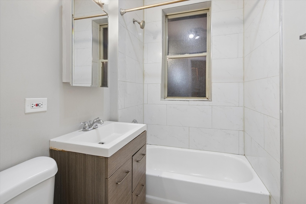 3923 W Ainslie Street - Photo 9