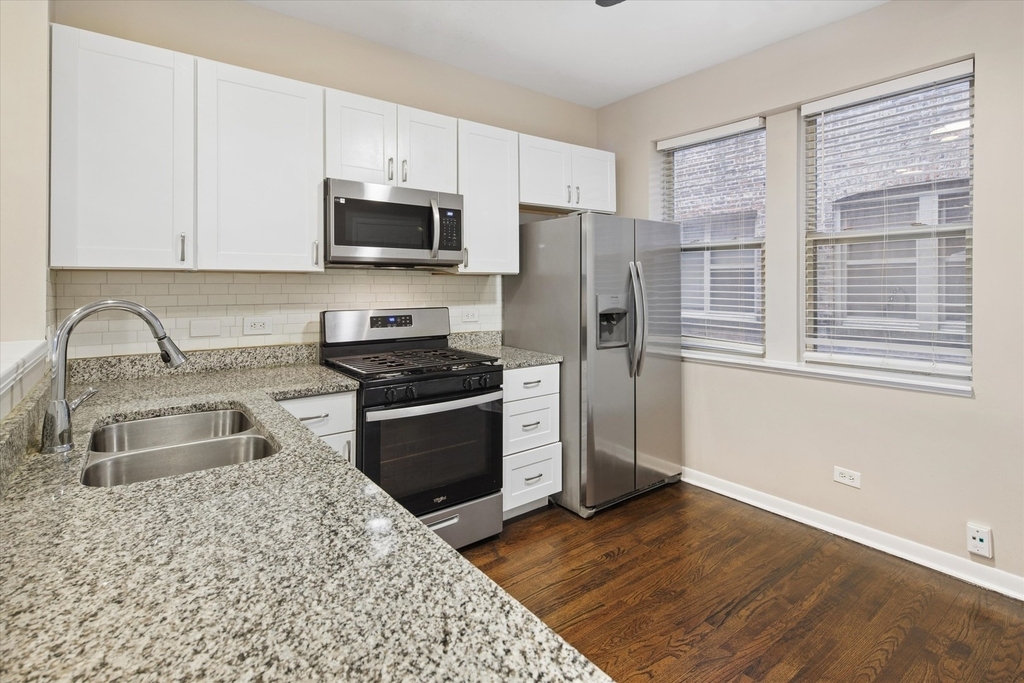 3923 W Ainslie Street - Photo 7
