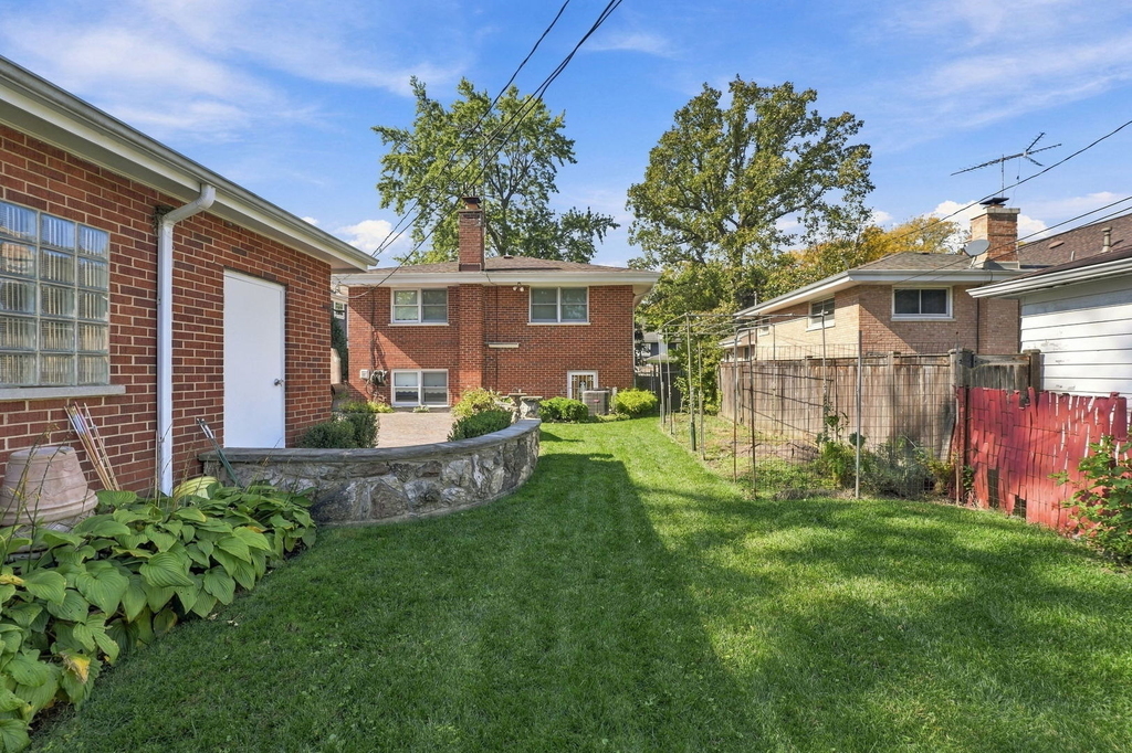 1251 Sherwood Road - Photo 14