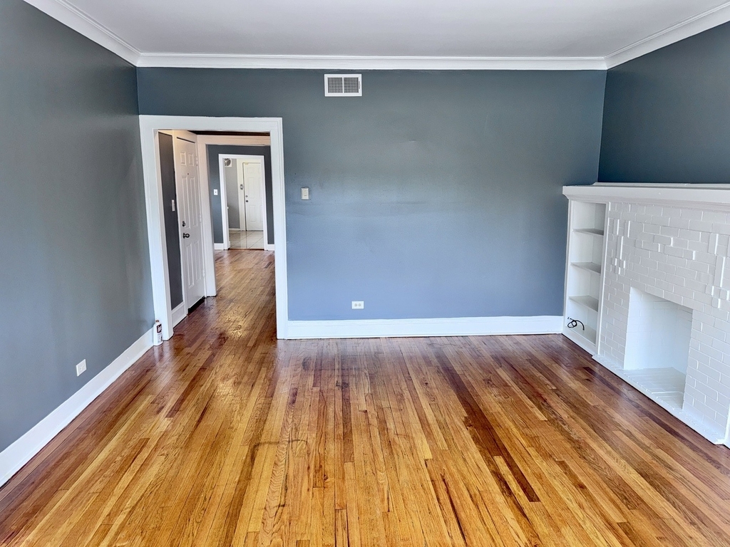 7915 S Langley Avenue - Photo 3