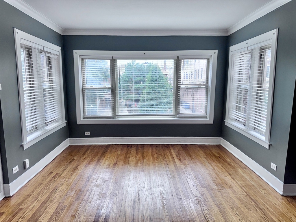 7915 S Langley Avenue - Photo 2