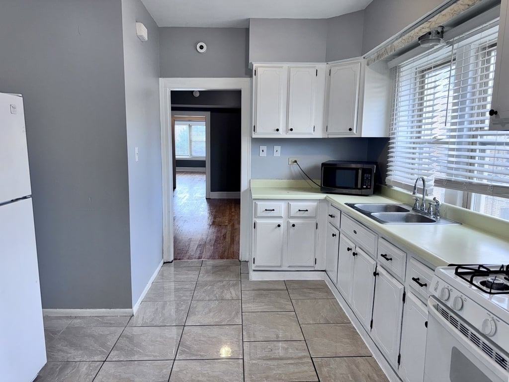 7915 S Langley Avenue - Photo 12