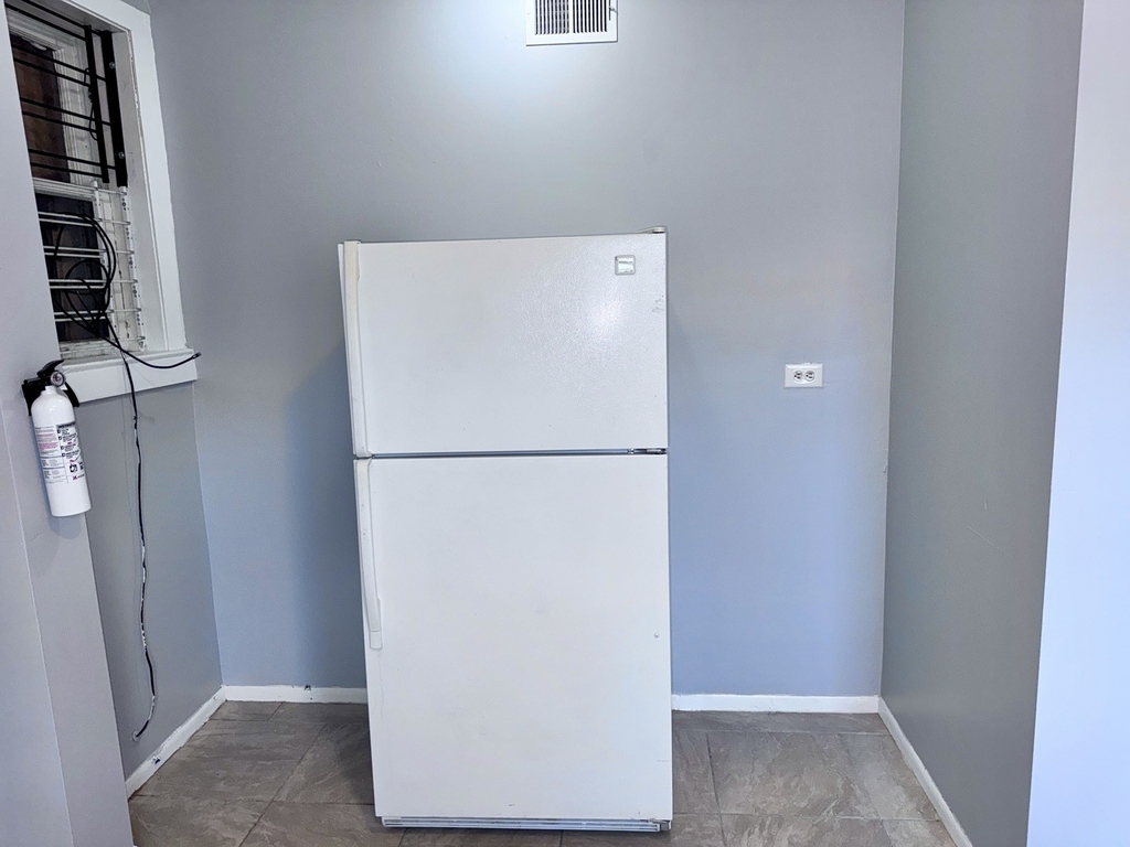 7915 S Langley Avenue - Photo 11