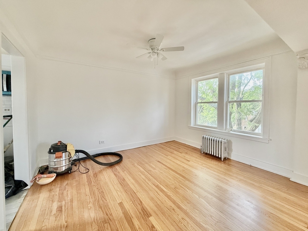 2809 W Lunt Avenue - Photo 5