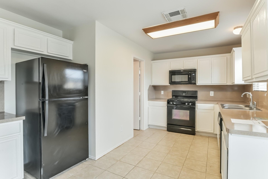 20235 Sandwith Drive - Photo 6