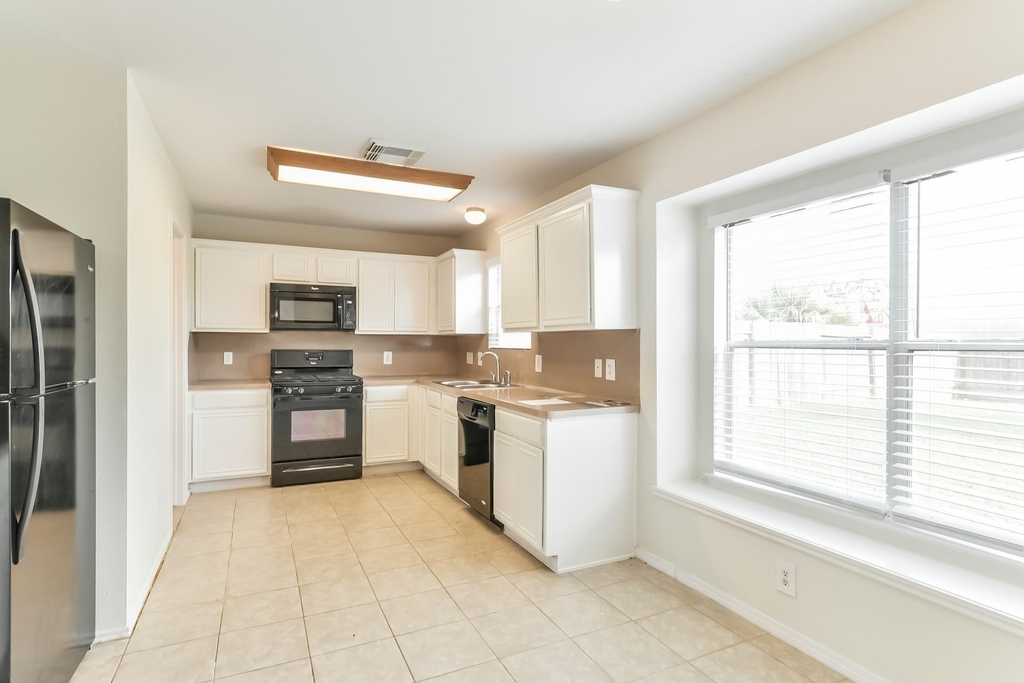 20235 Sandwith Drive - Photo 5