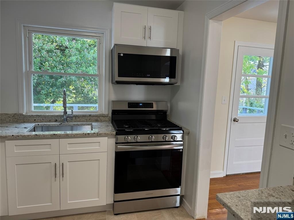 1118 Edgewood - Photo 11