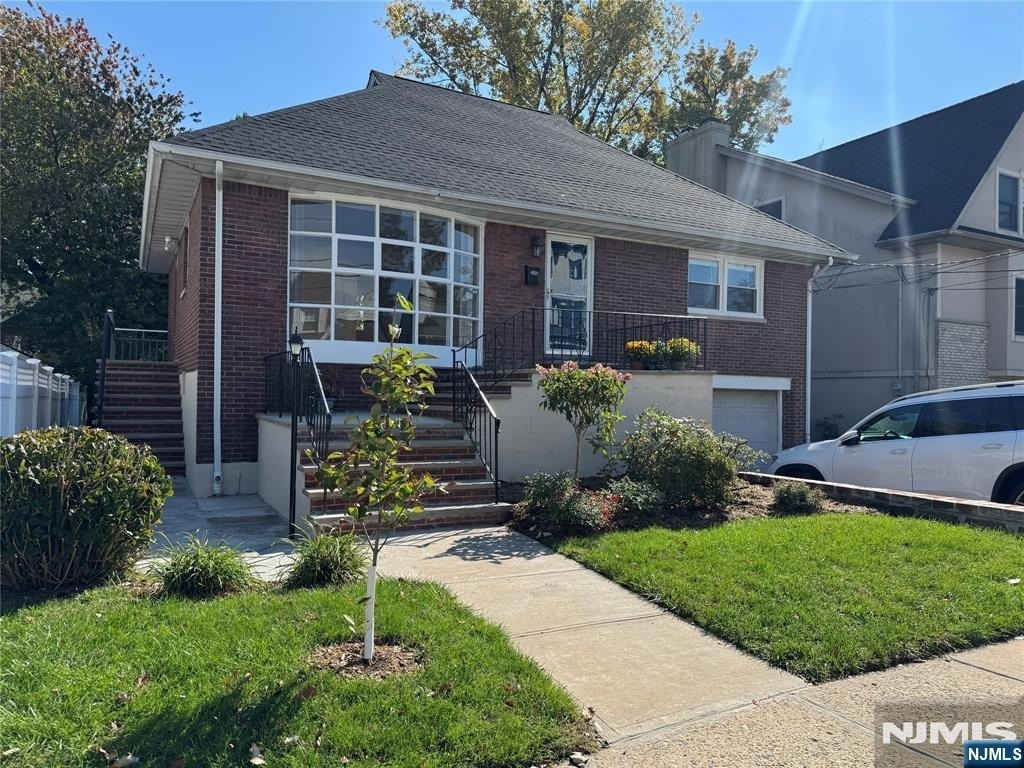 1118 Edgewood - Photo 0