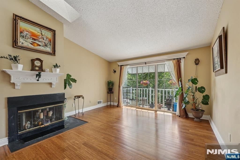 530 Holly - Photo 1