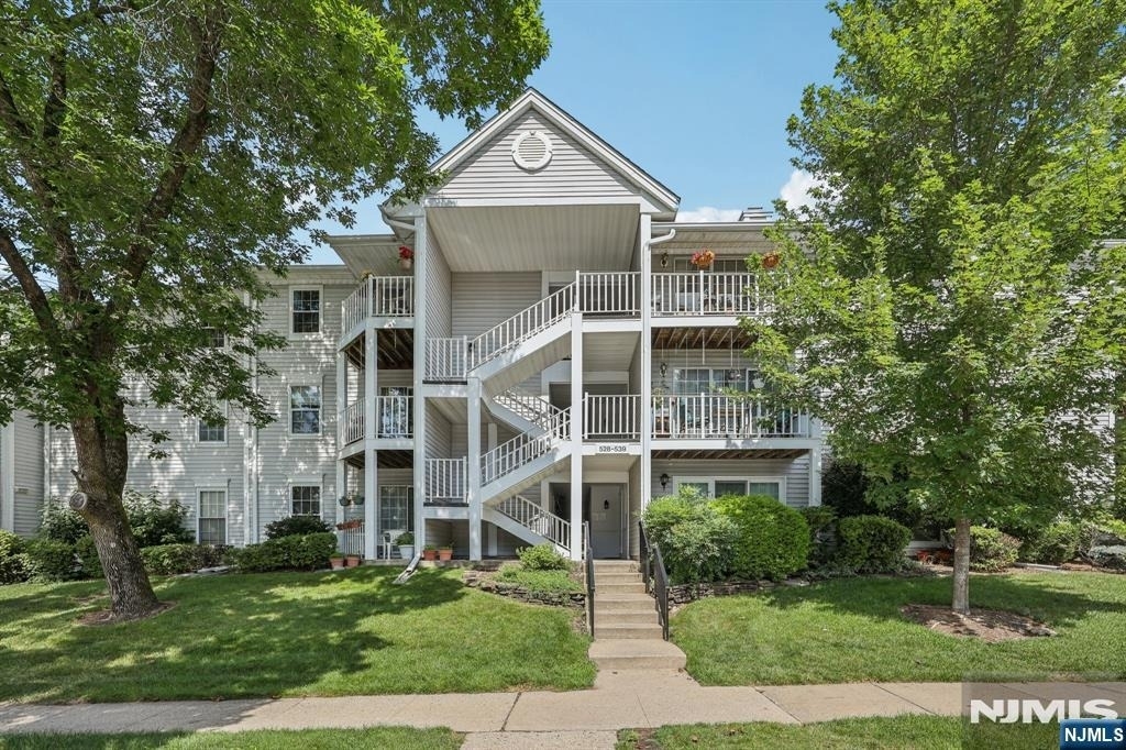 530 Holly - Photo 0