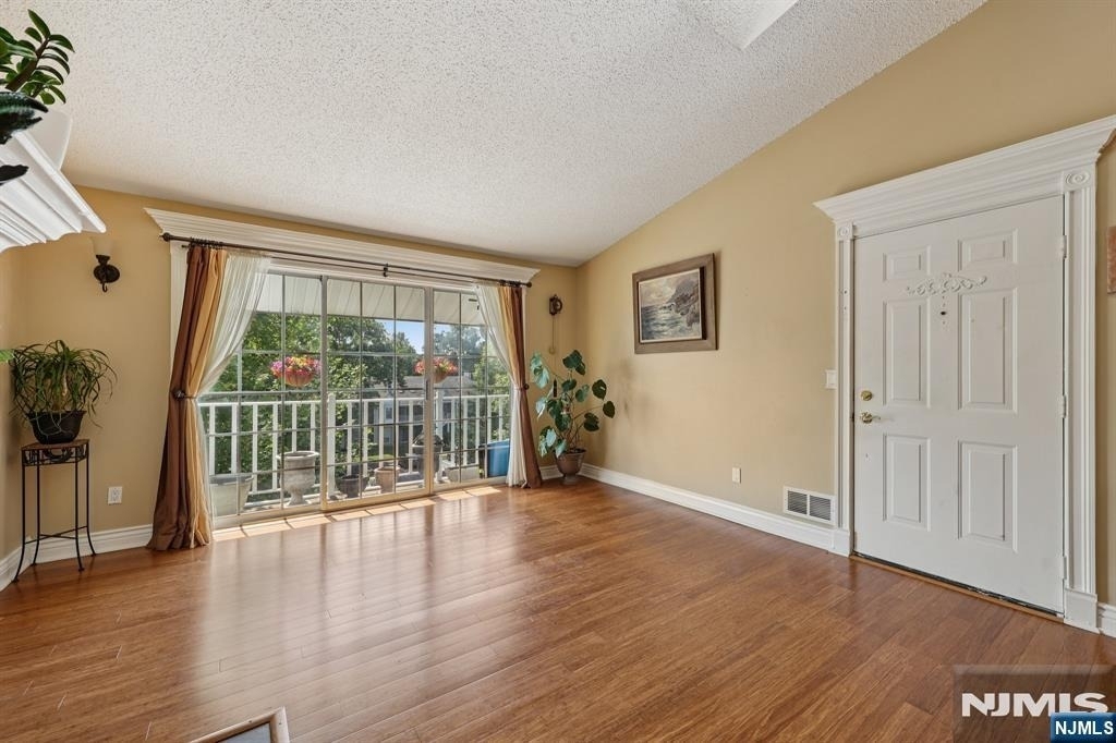 530 Holly - Photo 6