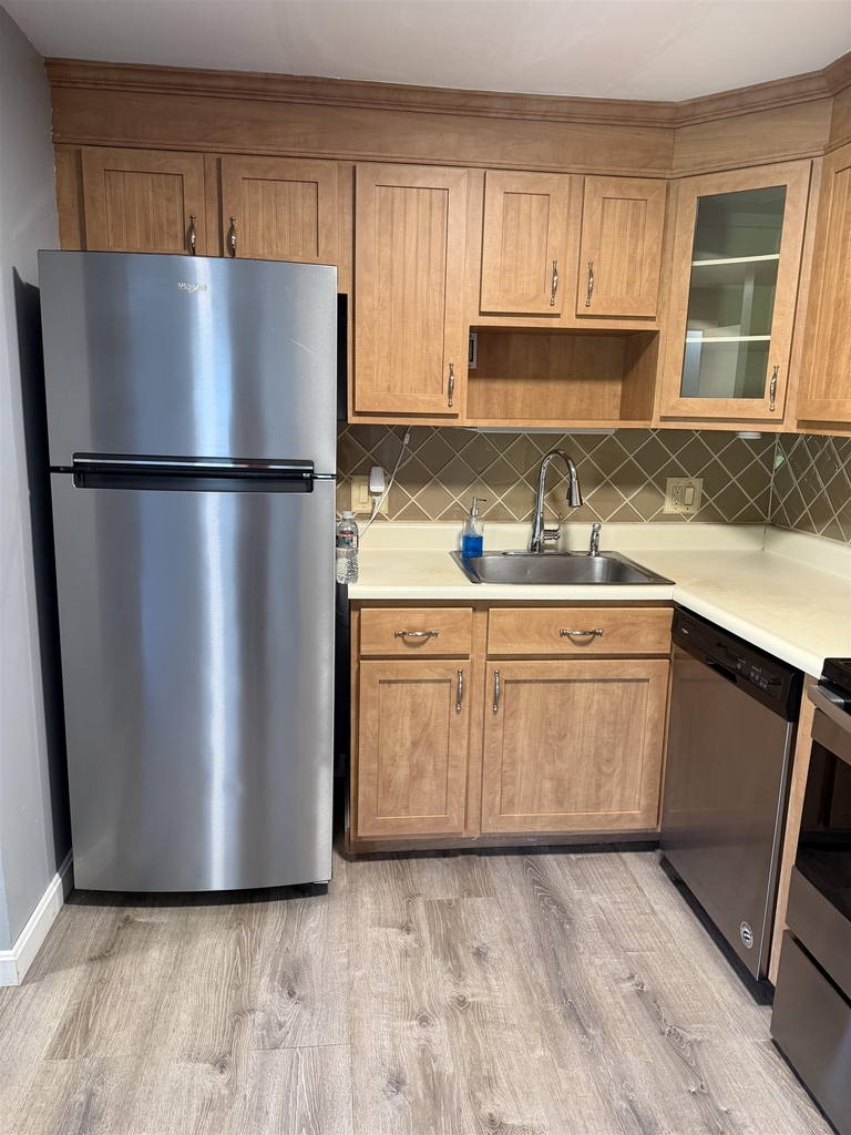 104 Elmwood - Photo 3