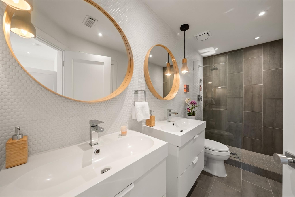 258 Sentry Maple Place - Photo 2