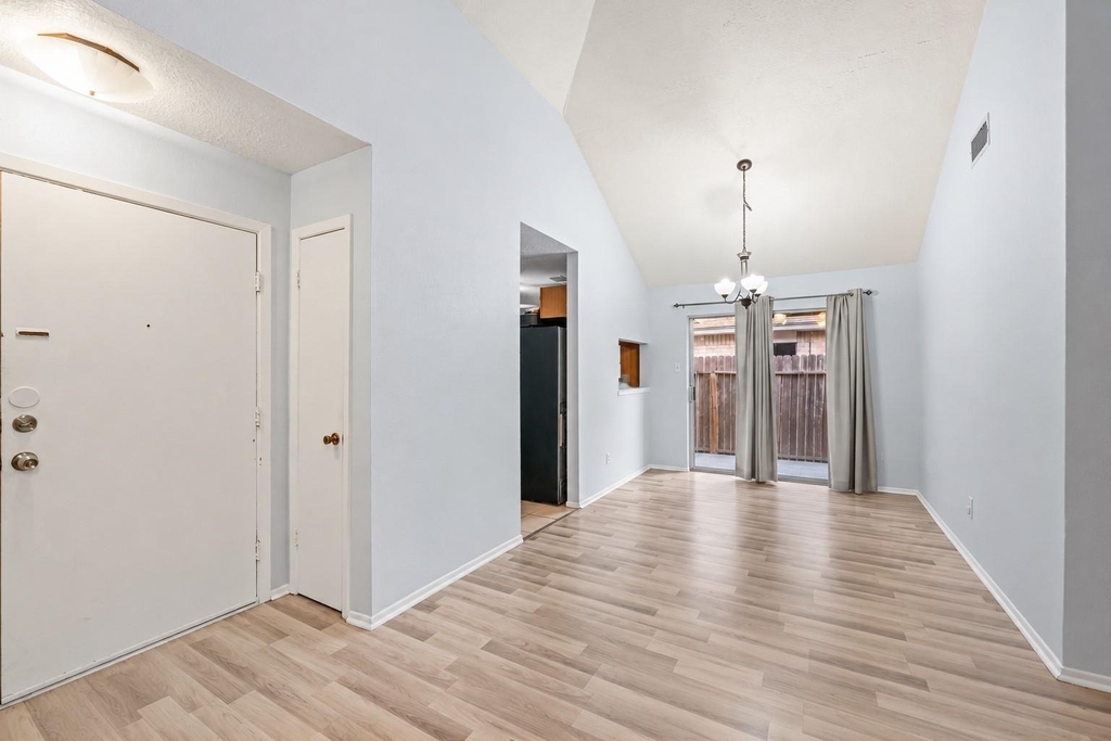 10302 Bushy Creek Drive - Photo 7