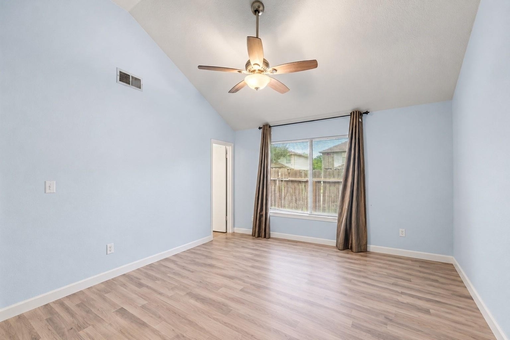 10302 Bushy Creek Drive - Photo 16