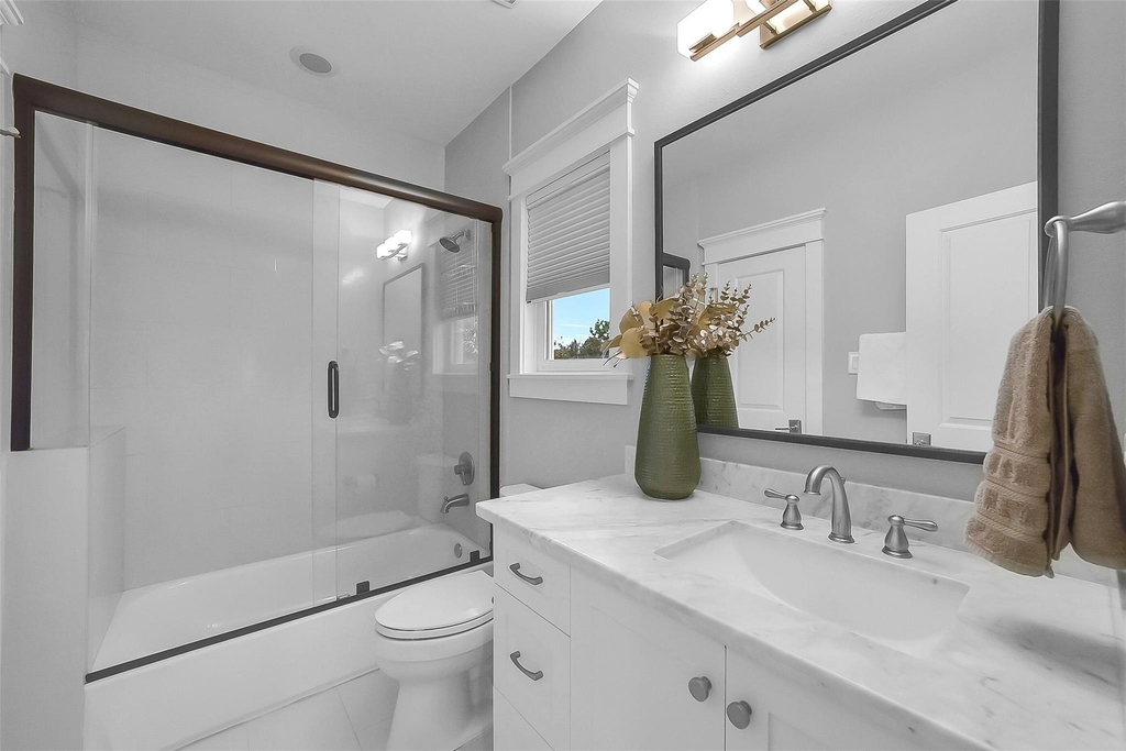 310 W 18th Street - Photo 23
