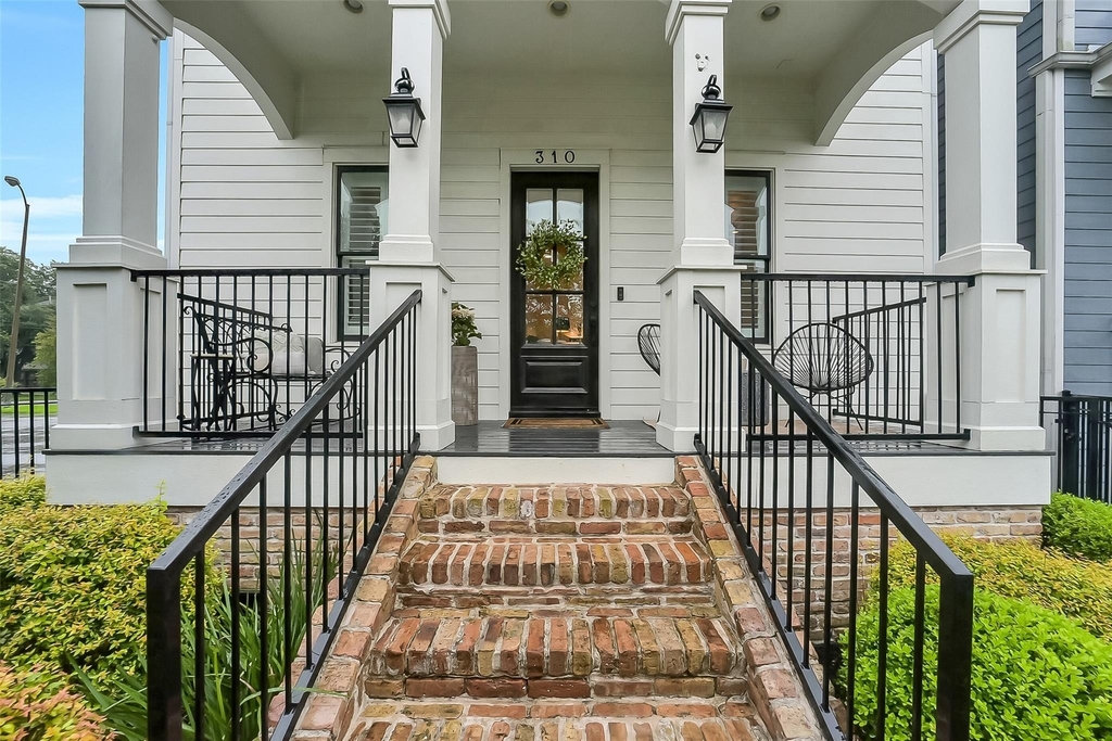 310 W 18th Street - Photo 3