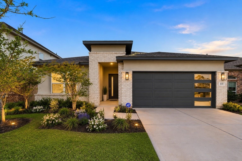 133 Aurora Springs - Photo 0